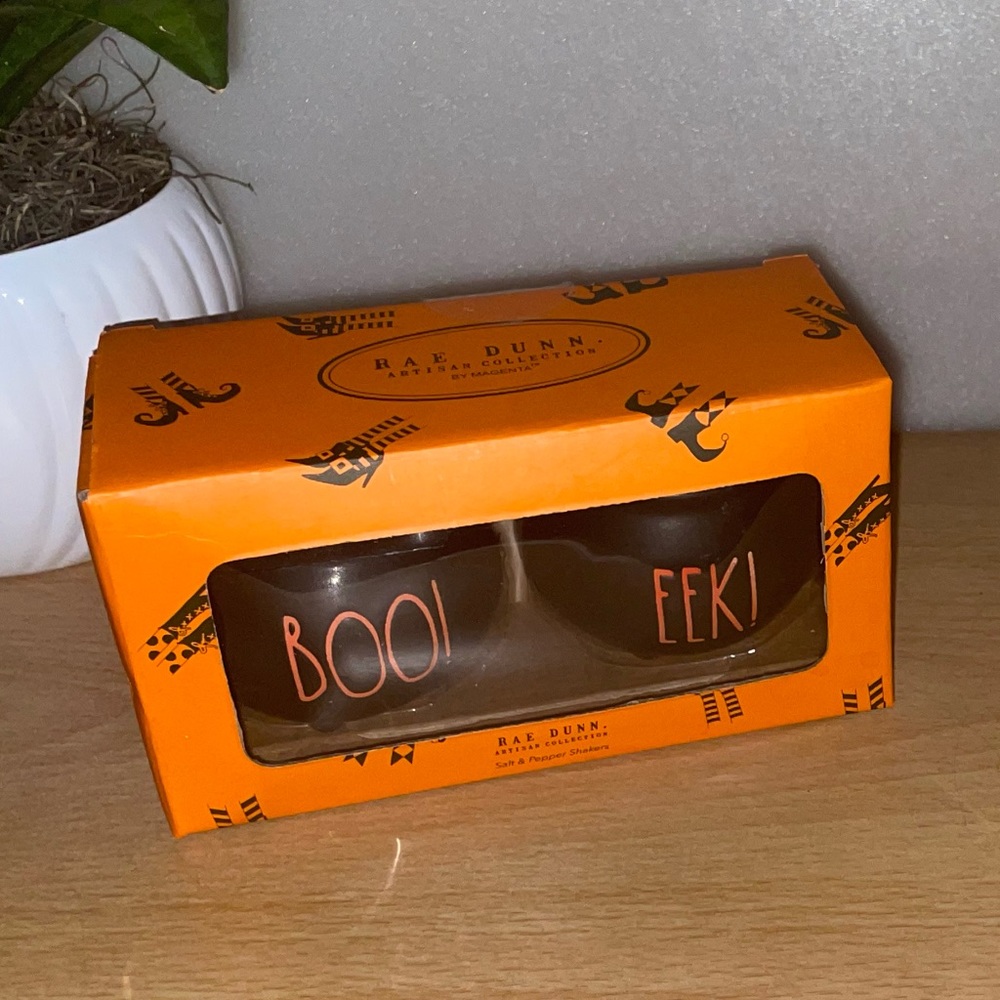 Rae Dunn BOO & EEK Cauldron Salt & Pepper Shaker Sets - Picture 5 of 6